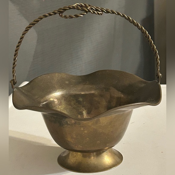 Other - Brass Scalloped Edge Basket With Fold Down Brass Rope Handle Made In India